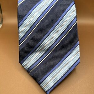 Kenneth Robert’s Platinum Silk Tie